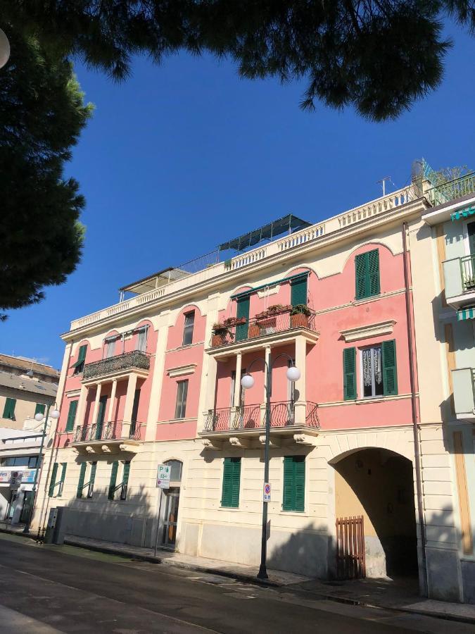 キアーヴァリ Lungomare Portoturistico Bed & Breakfast エクステリア 写真